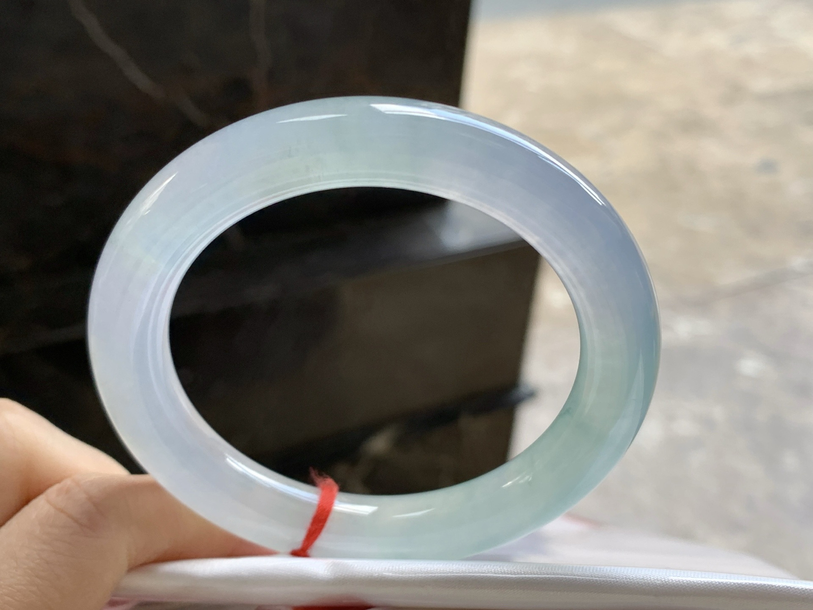 56.5-10.3

冰种圆条手镯^_^透亮