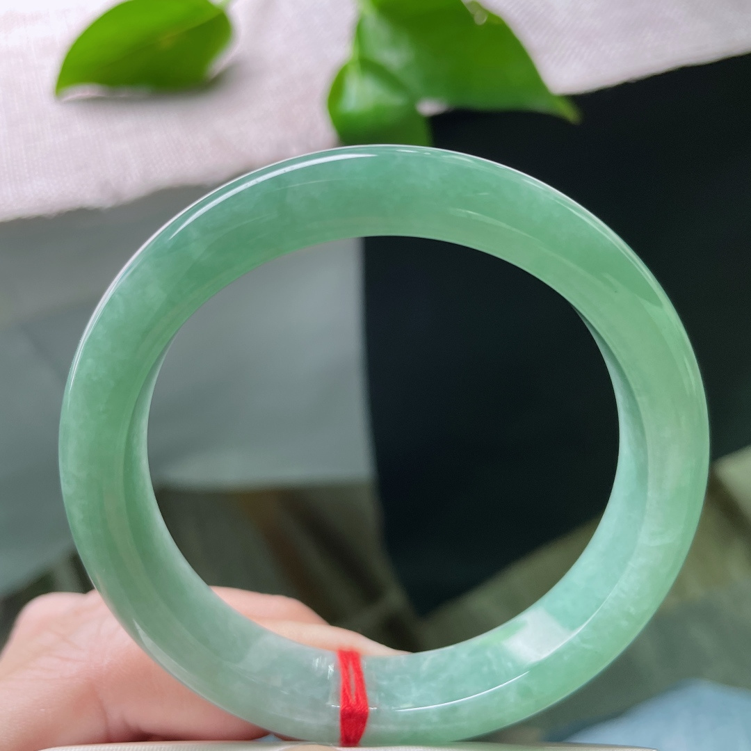 57.6/12/8.1，绿底正圈，满色匀称，洋溢着青春的气息，充满活力，内纹不影响，ss48764a