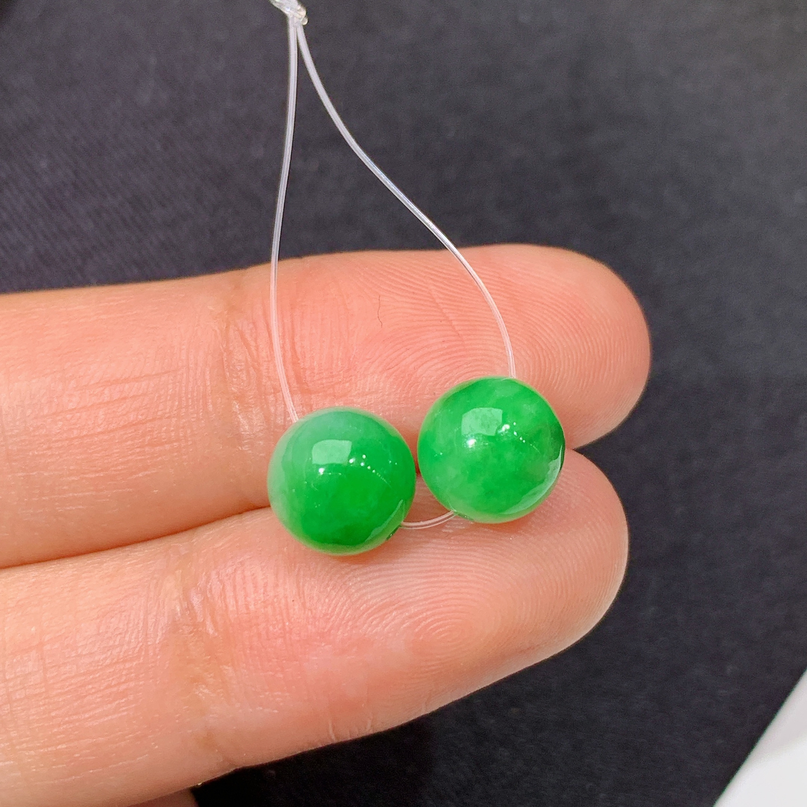 冰飘绿圆珠一对，冰润色阳，玉质细腻，种水足，Xili 尺寸7.6