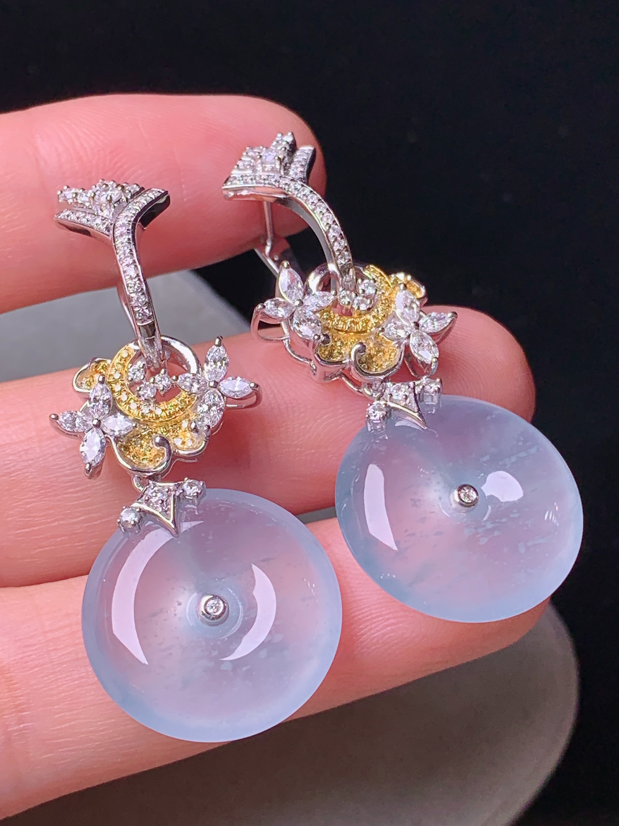 18k金钻镶嵌冰种浅蓝平安扣耳坠吊坠两用款玉质细腻 色泽艳丽清新 水润亮眼 整体尺寸42*18*5.6m5