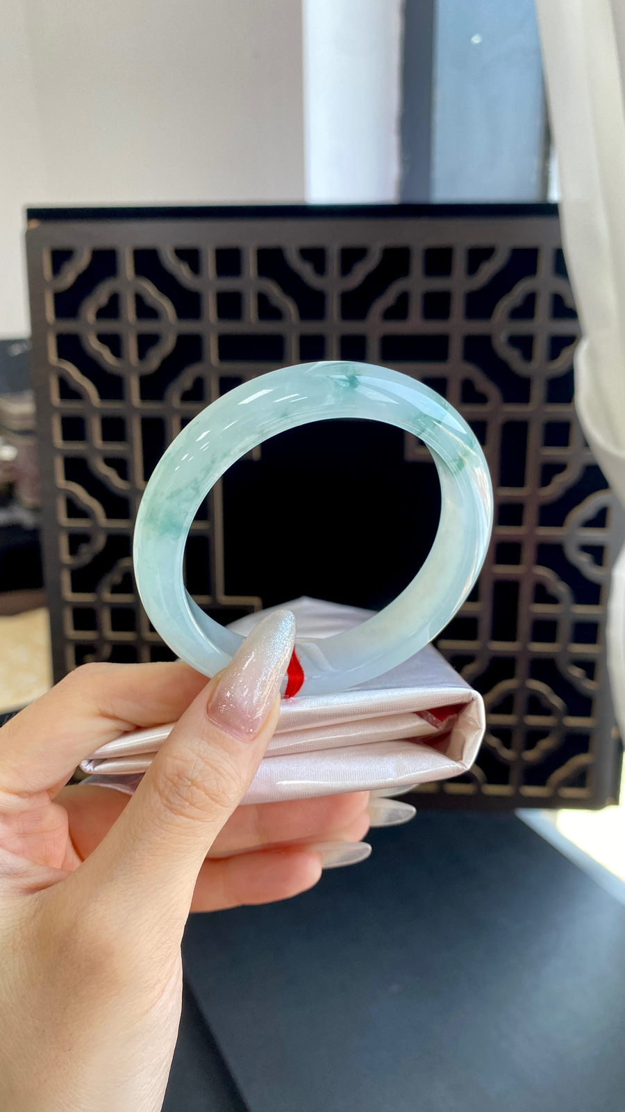 【飘蓝花正圈手镯】
尺寸：54.7-12.8-8.1
自然光无滤镜，原图直出