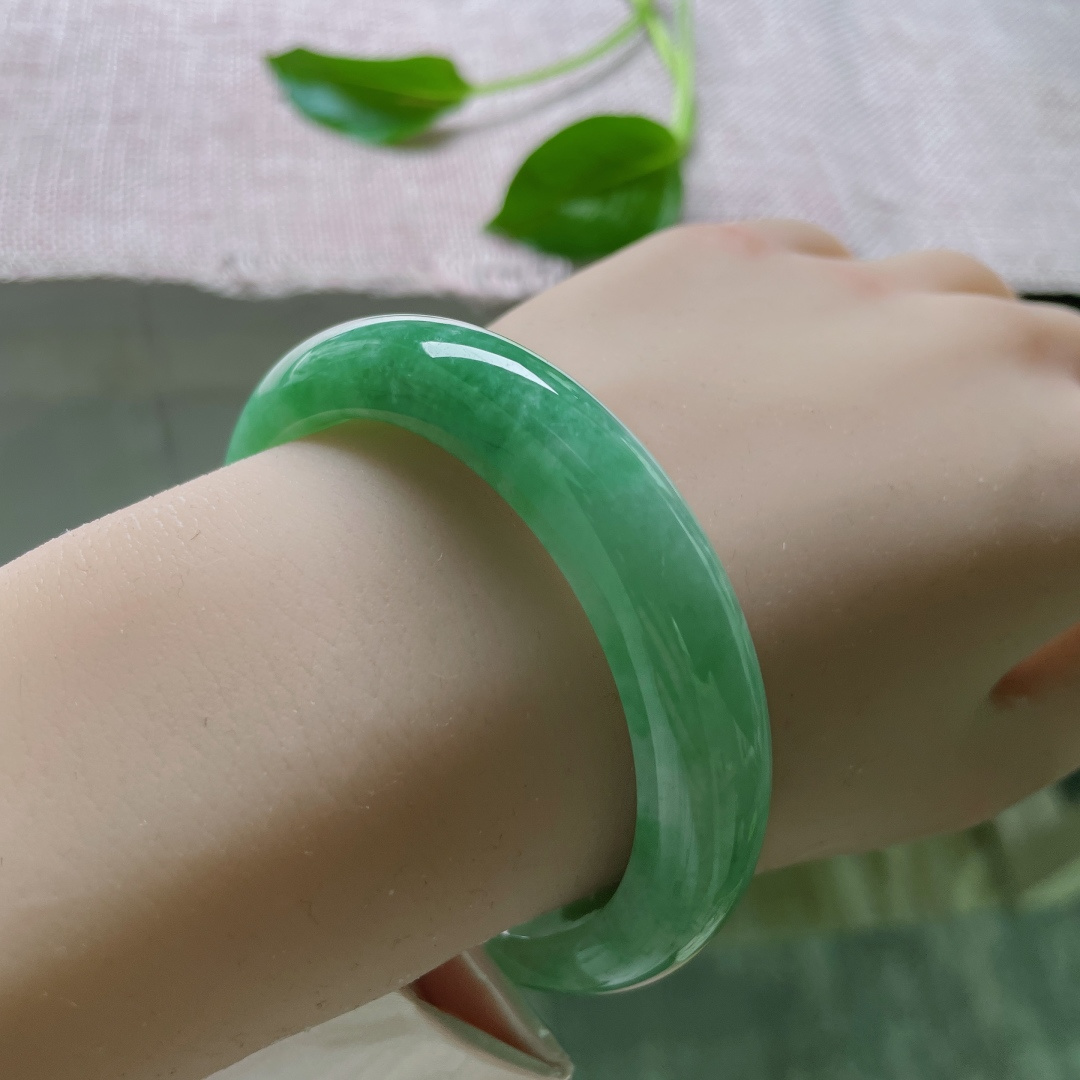 53.4/12/8.4，绿底正圈，颜色好，种老，它不语，却托起了所有风华。晶体纹，ss49433a