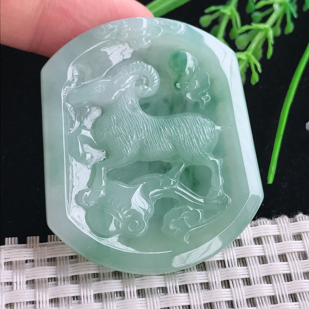 实拍A货翡翠50.5/43/5.6老坑冰润起胶冰晴生肖羊吊坠翡翠玉牌挂件