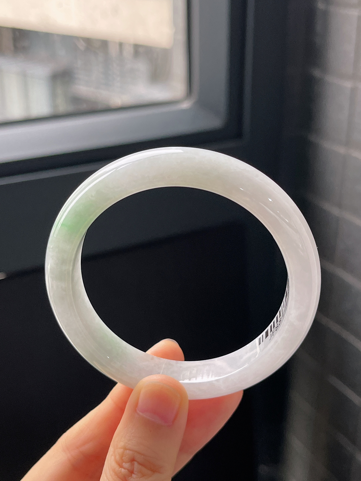 正圈55圈口，翡翠糯化种淡绿色手镯