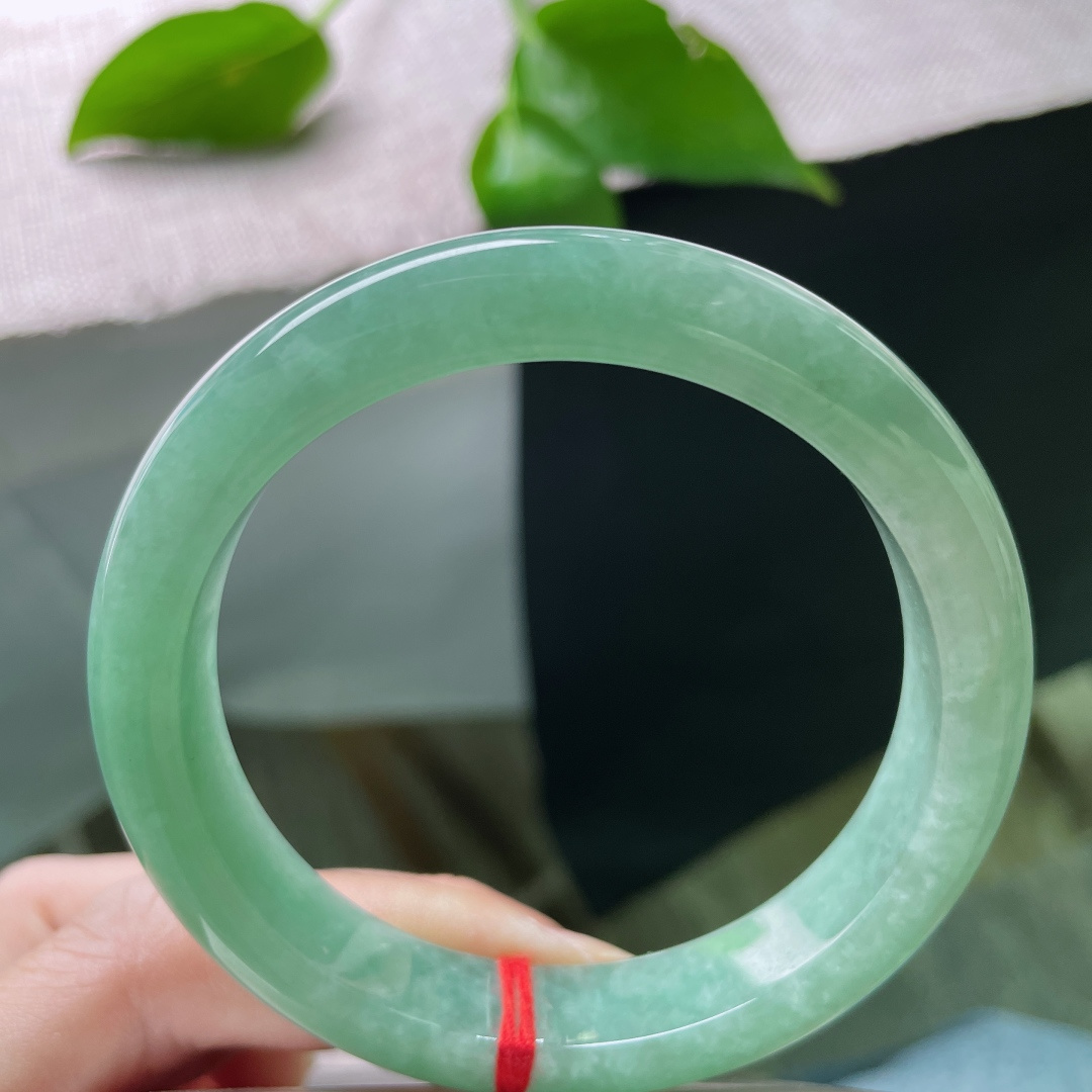 57.6/12/8.1，绿底正圈，满色匀称，洋溢着青春的气息，充满活力，内纹不影响，ss48764a