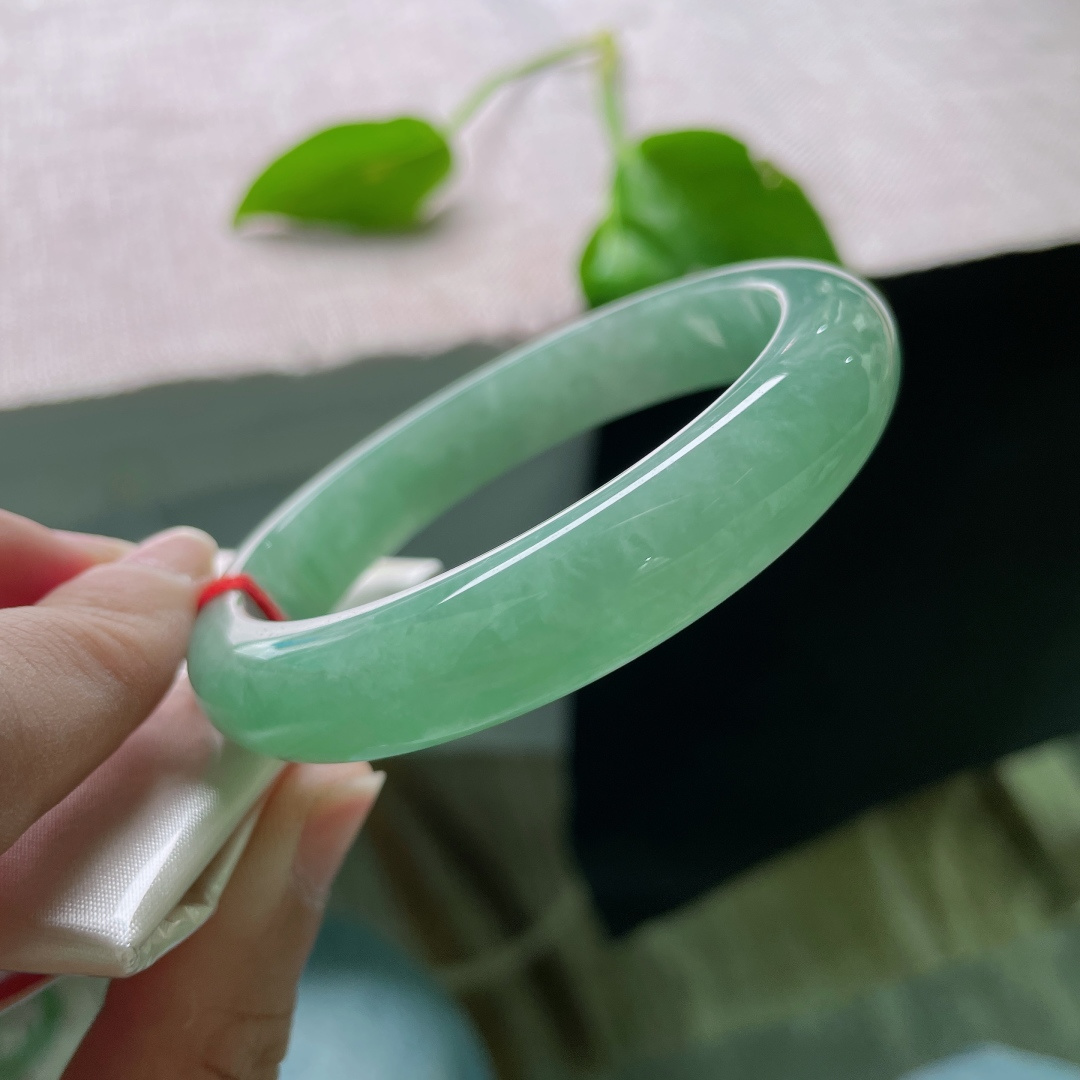 57.6/12/8.1，绿底正圈，满色匀称，洋溢着青春的气息，充满活力，内纹不影响，ss48764a