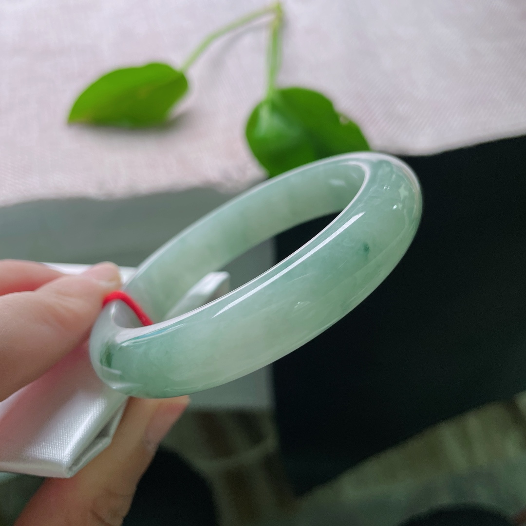 55.7/12.2/8.3飘花正圈，釉洁，种老，蓝底藏花，温润入心。，ss49360a