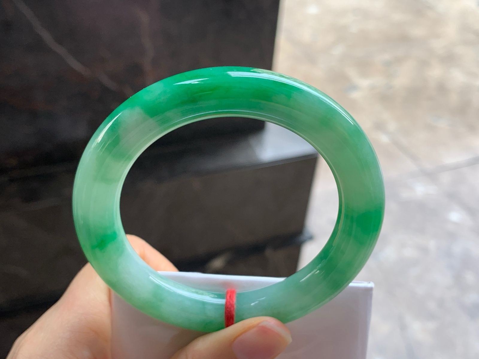 55-11

阳绿色圆条手镯^_^鲜艳