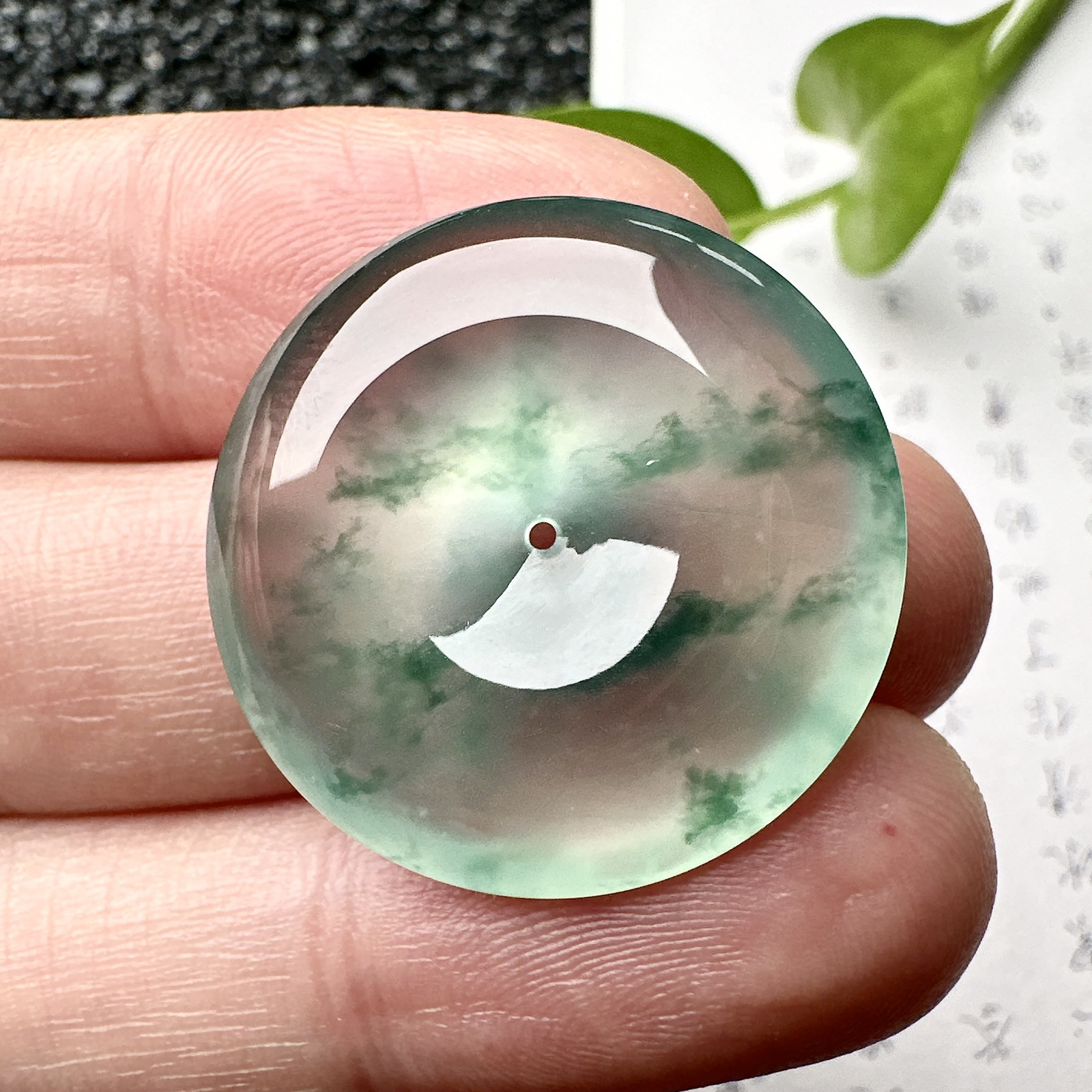 【冰种飘花平安扣】质地非常细腻干净，冰润十足，种老冰透，收藏品质。