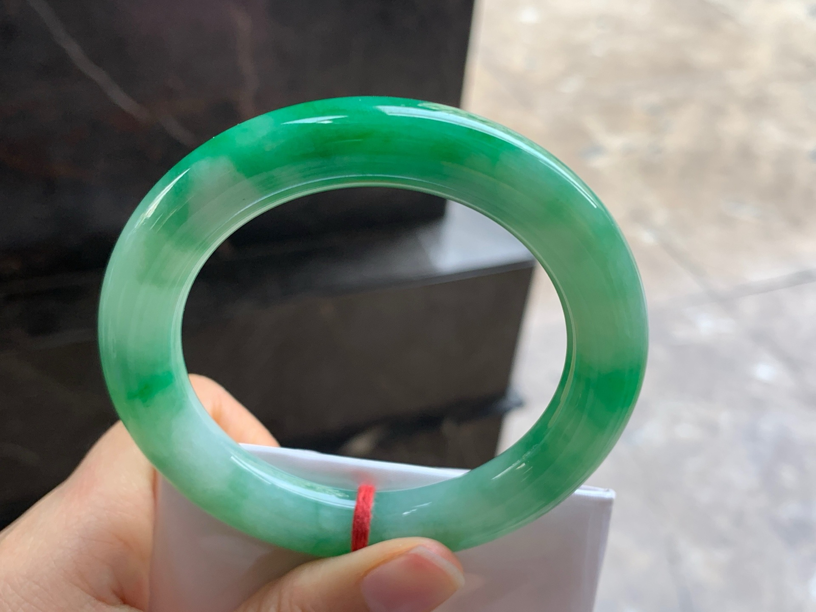 55-11

阳绿色圆条手镯^_^鲜艳