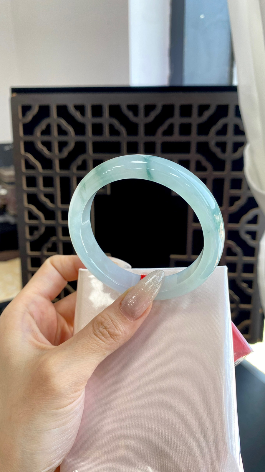 【飘蓝花正圈手镯】
尺寸：54.7-12.8-8.1
自然光无滤镜，原图直出