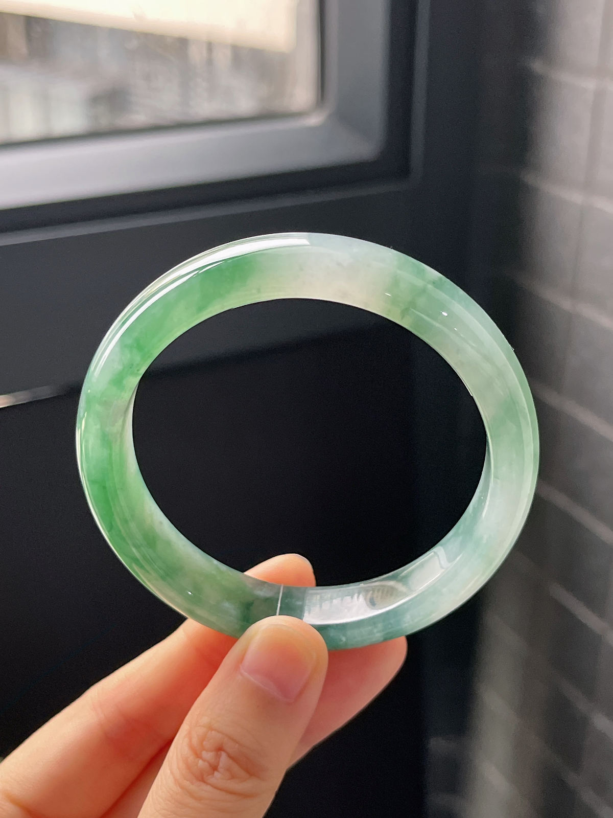 正圈55.8圈口，翡翠冰糯种飘绿手镯