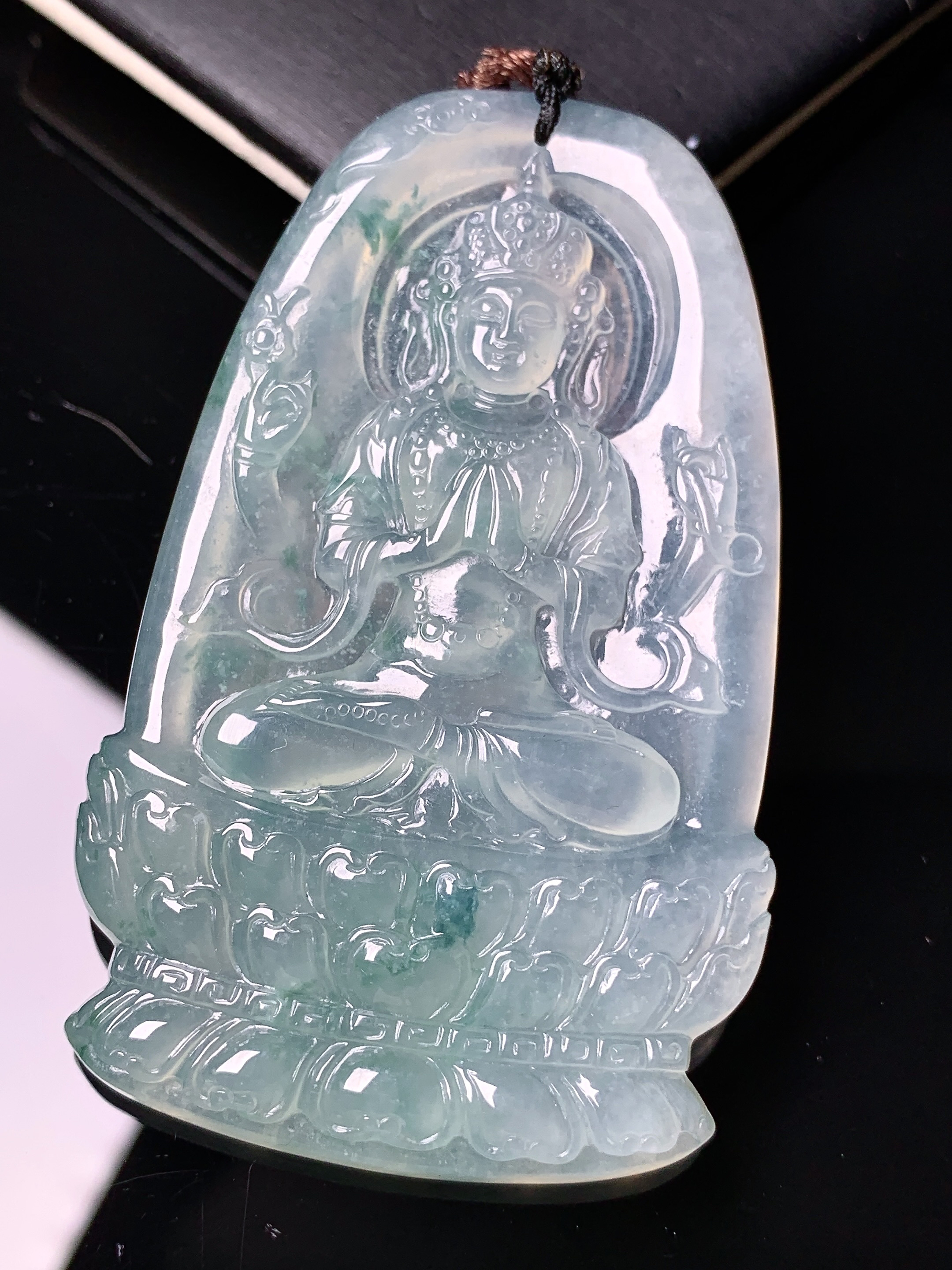 冰种度母观音菩萨吊坠 玉质细腻 色泽艳丽清新 水润亮眼 整体尺寸66.3*40*5.8b2