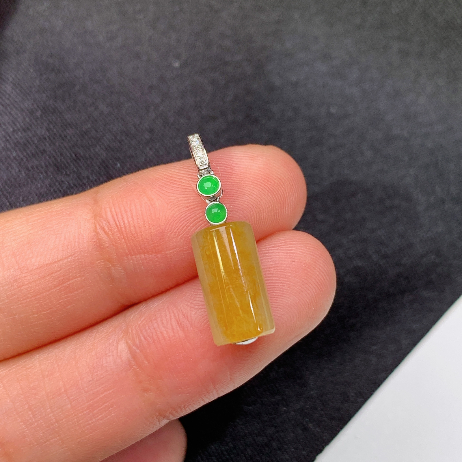 冰黄翡路路通吊坠，18k金镶嵌，冰润鲜艳，种水足，Zha 尺寸11.6*6.3