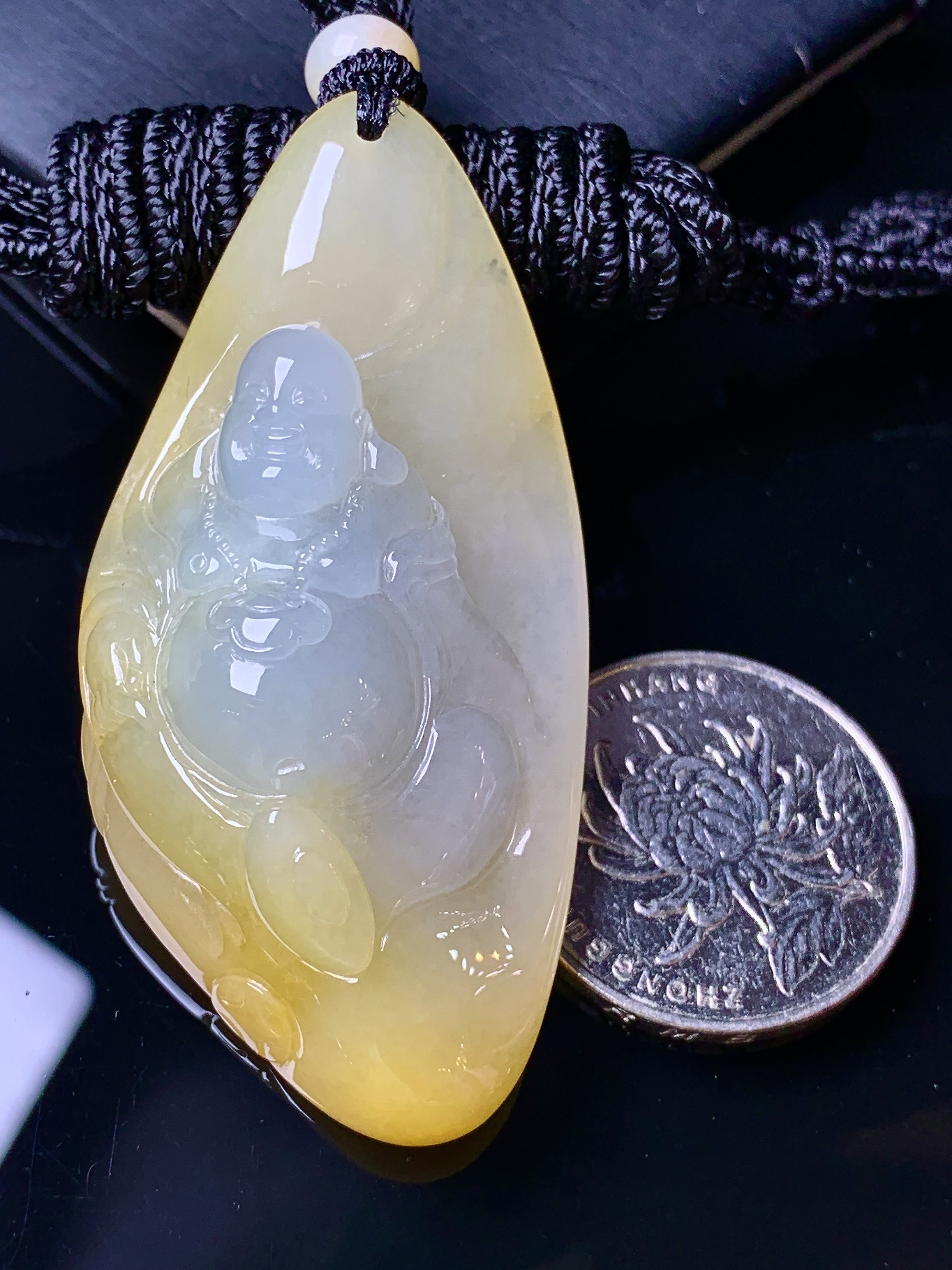 黄翡逍遥佛公吊坠 玉质细腻 色泽艳丽清新 水润亮眼 整体尺寸57.8*29.2*16.3L1