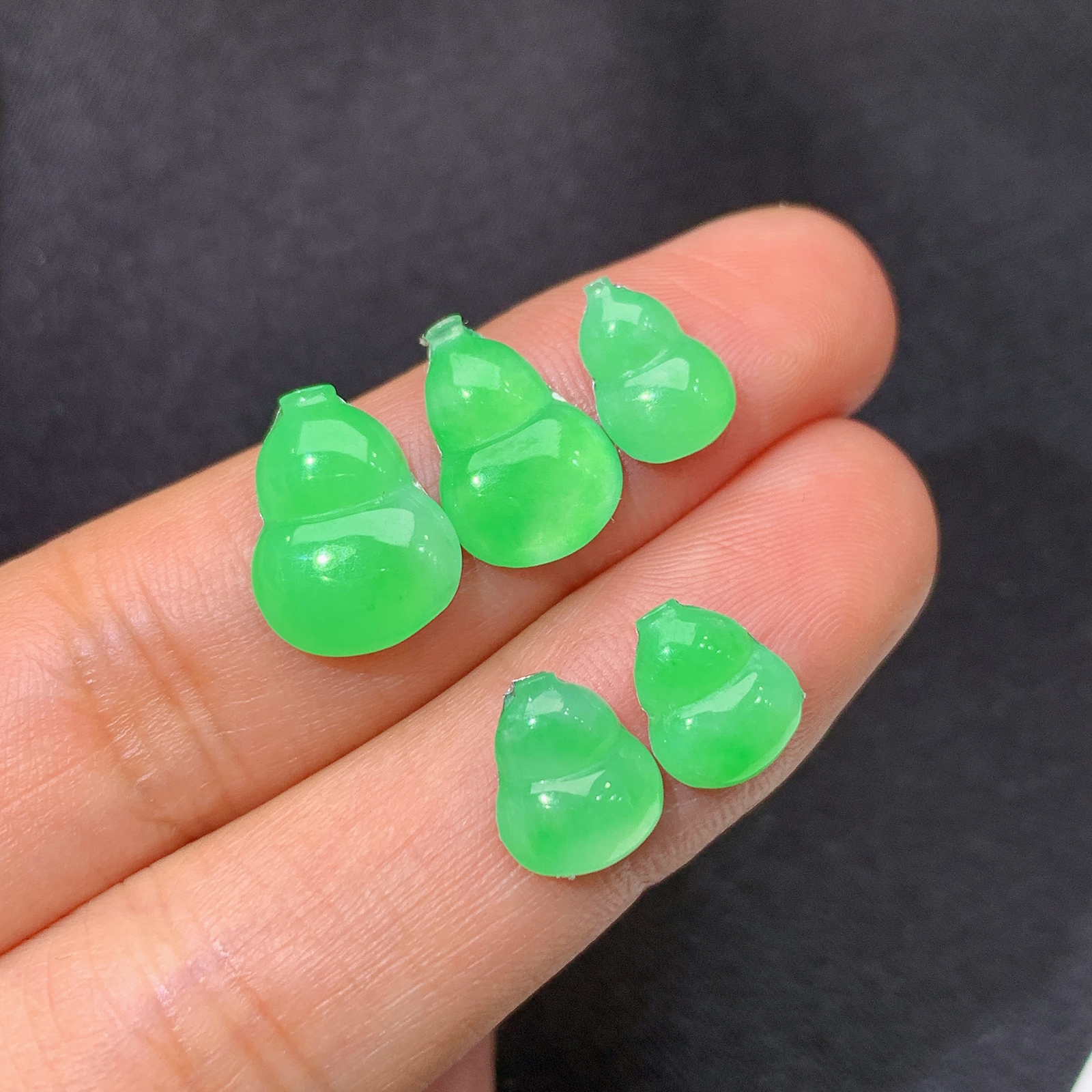 冰翠绿葫芦一手，镶嵌佳品，冰润细腻，种水足，Ht 尺寸12.2*9.2*2.2