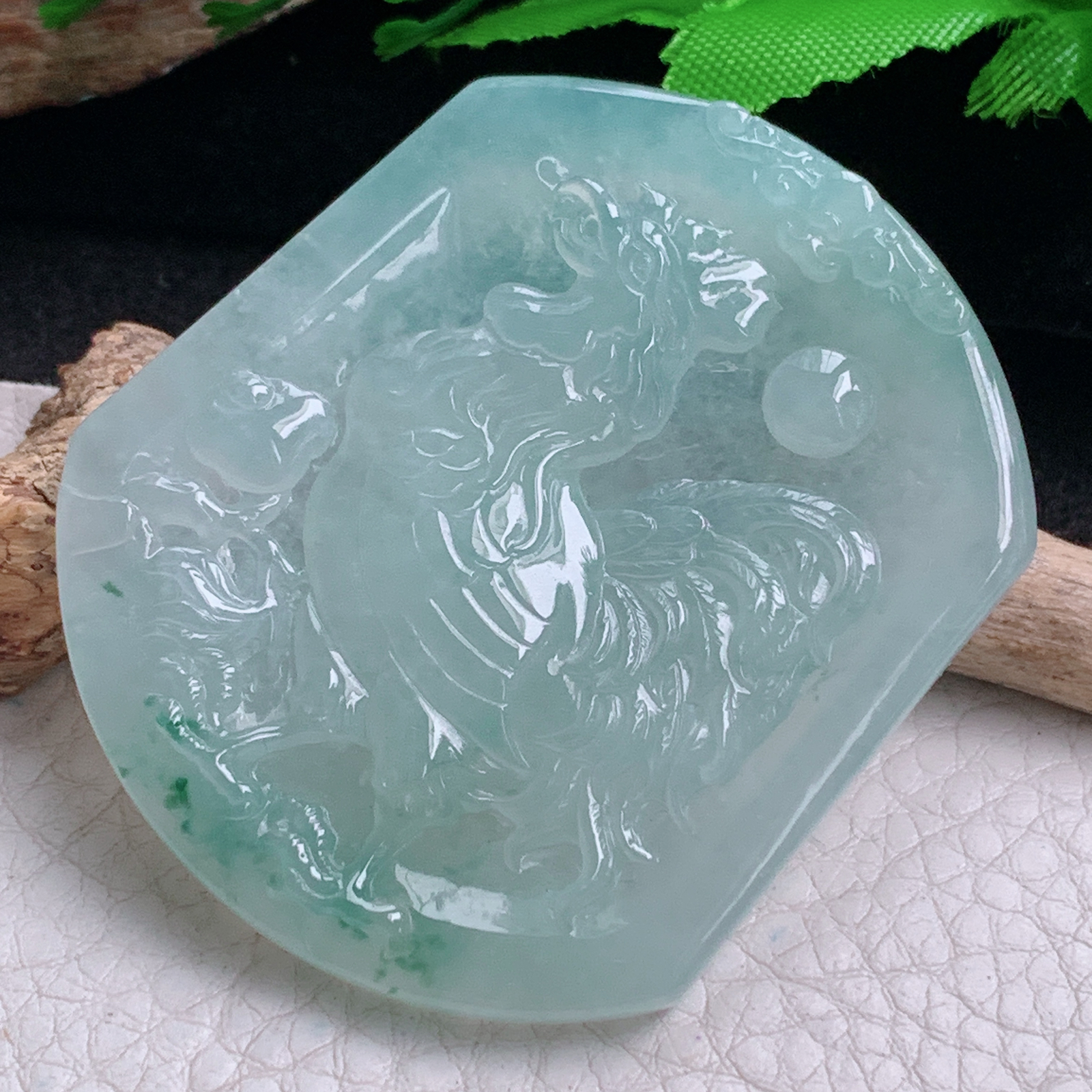 ktj实拍55*47*6天然缅甸翡翠精雕冰飘花立体生肖鸡 金鸡独立玉吊坠