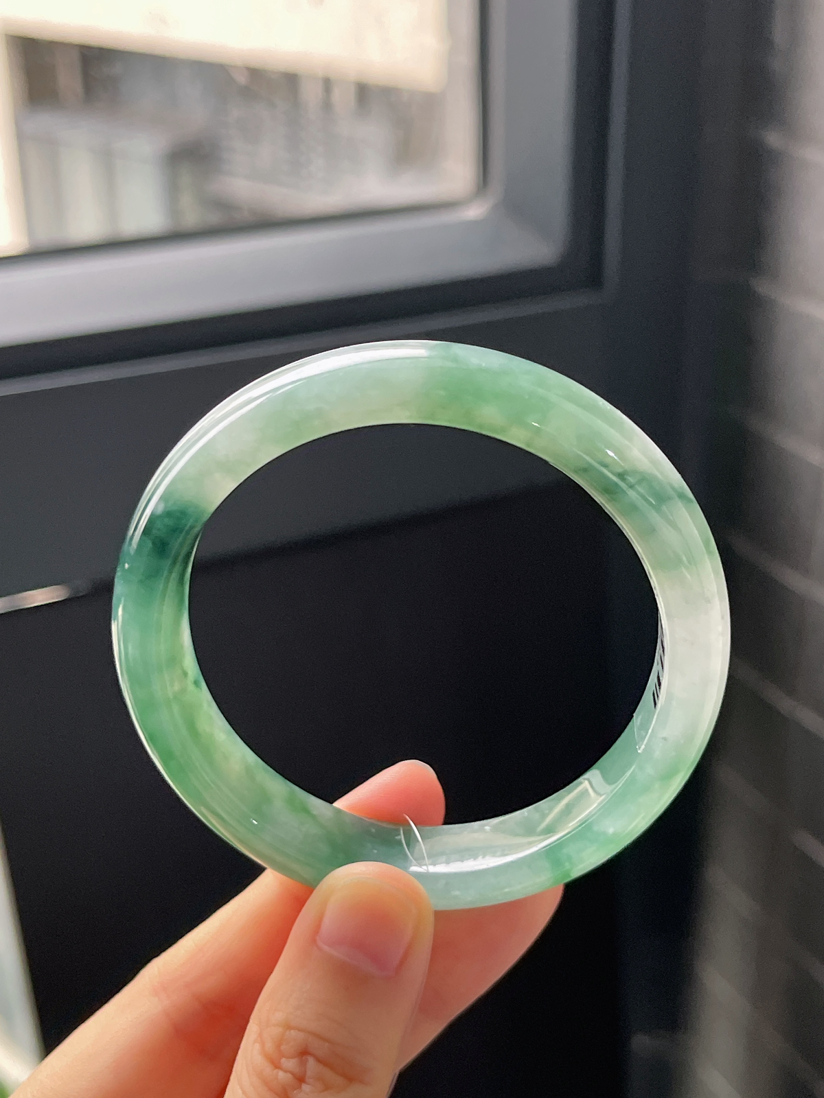 正圈55.8圈口，翡翠冰糯种飘绿手镯