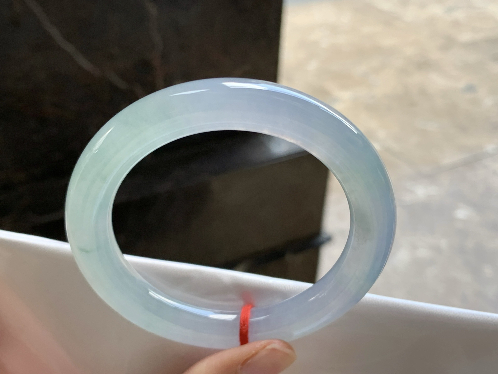 56.5-10.3

冰种圆条手镯^_^透亮