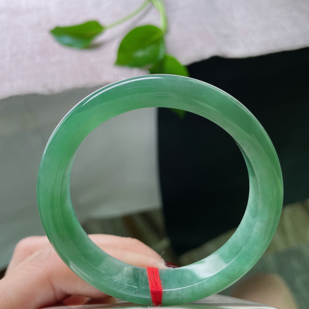 53.6/11.2/7.5，湖水绿正圈，自带清凉、宁静、通透的呼吸感，侧面一点纹不影响，ss50142a