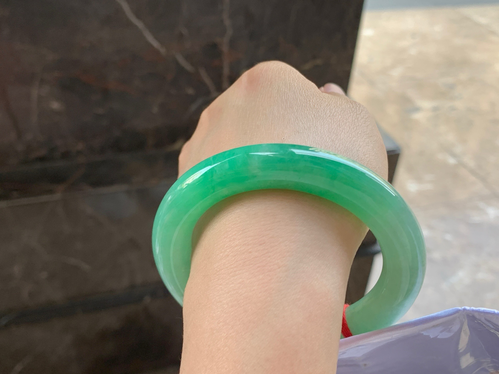 56.5-11.6

绿色圆条手镯^_^鲜艳 浓郁