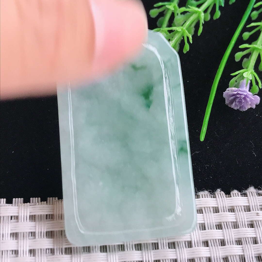 实拍A货翡翠52.6/31.5/6老坑秀气冰润飘花生肖马牌吊坠翡翠玉挂件