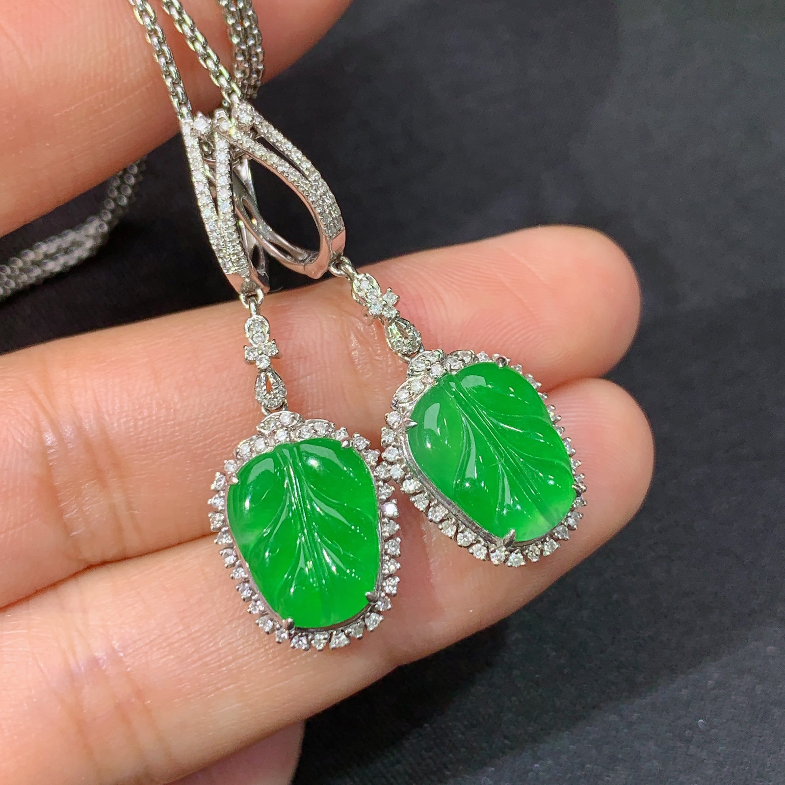 冰阳绿树叶耳坠，18k金镶嵌，款式新颖，冰润色阳，种水足，Dgj 尺寸11.6*8.9*2