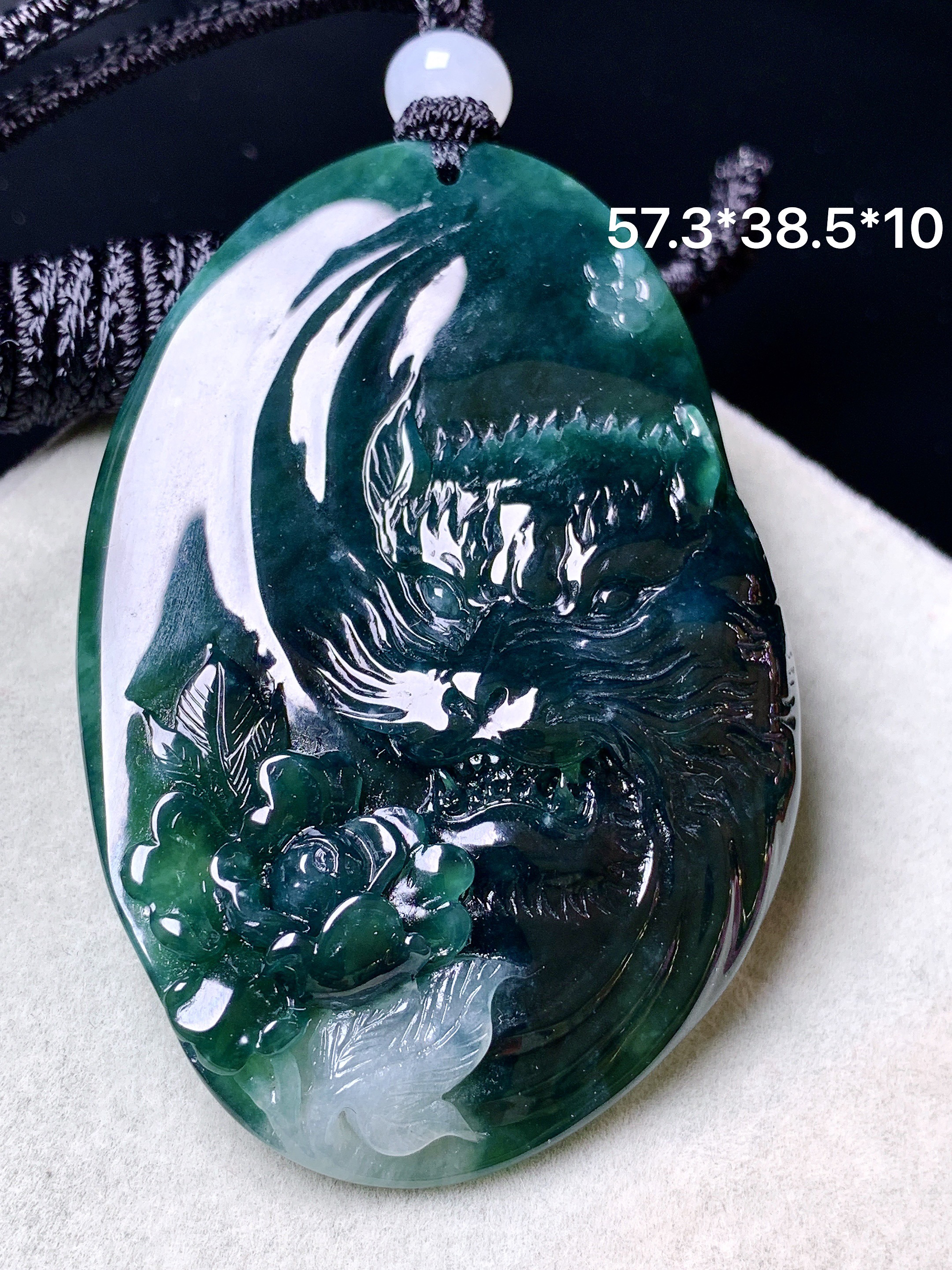 墨翡狮子头吊坠 玉质细腻 色泽艳丽清新 水润亮眼 整体尺寸57.3*38.5*10L1