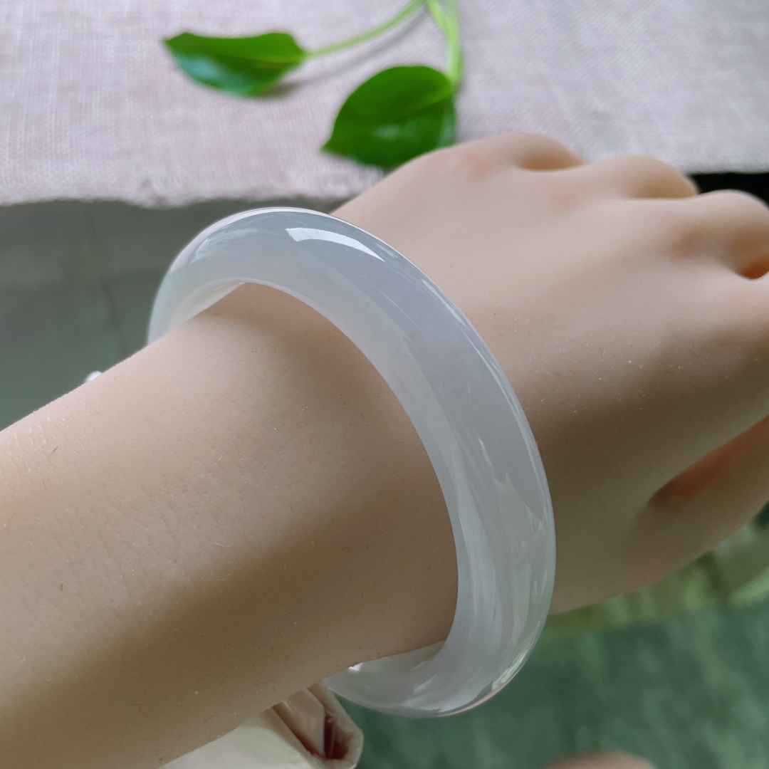 60/12.7/8.5，冰紫正圈，大圈口，把一场关于普罗旺斯的梦，凝练成冰，戴在手上。 从此，远方有了形状。。ss50116a