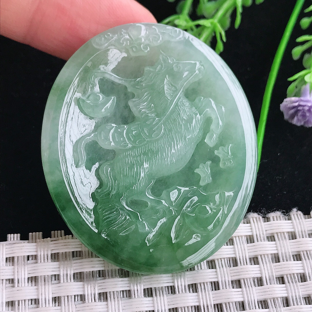 实拍A货翡翠47.3/40.6/5.7老坑冰胶水灵冰晴绿生肖马吊坠翡翠玉挂件马上有钱