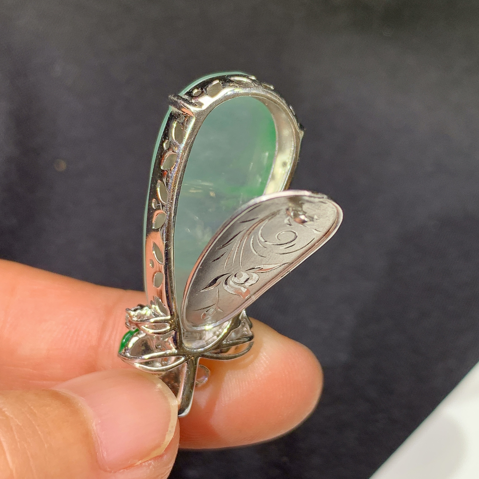 冰飘绿福豆吊坠，18k金镶嵌，冰润饱满，玉质细腻，种水足，Jz 尺寸35.3*13.6*7