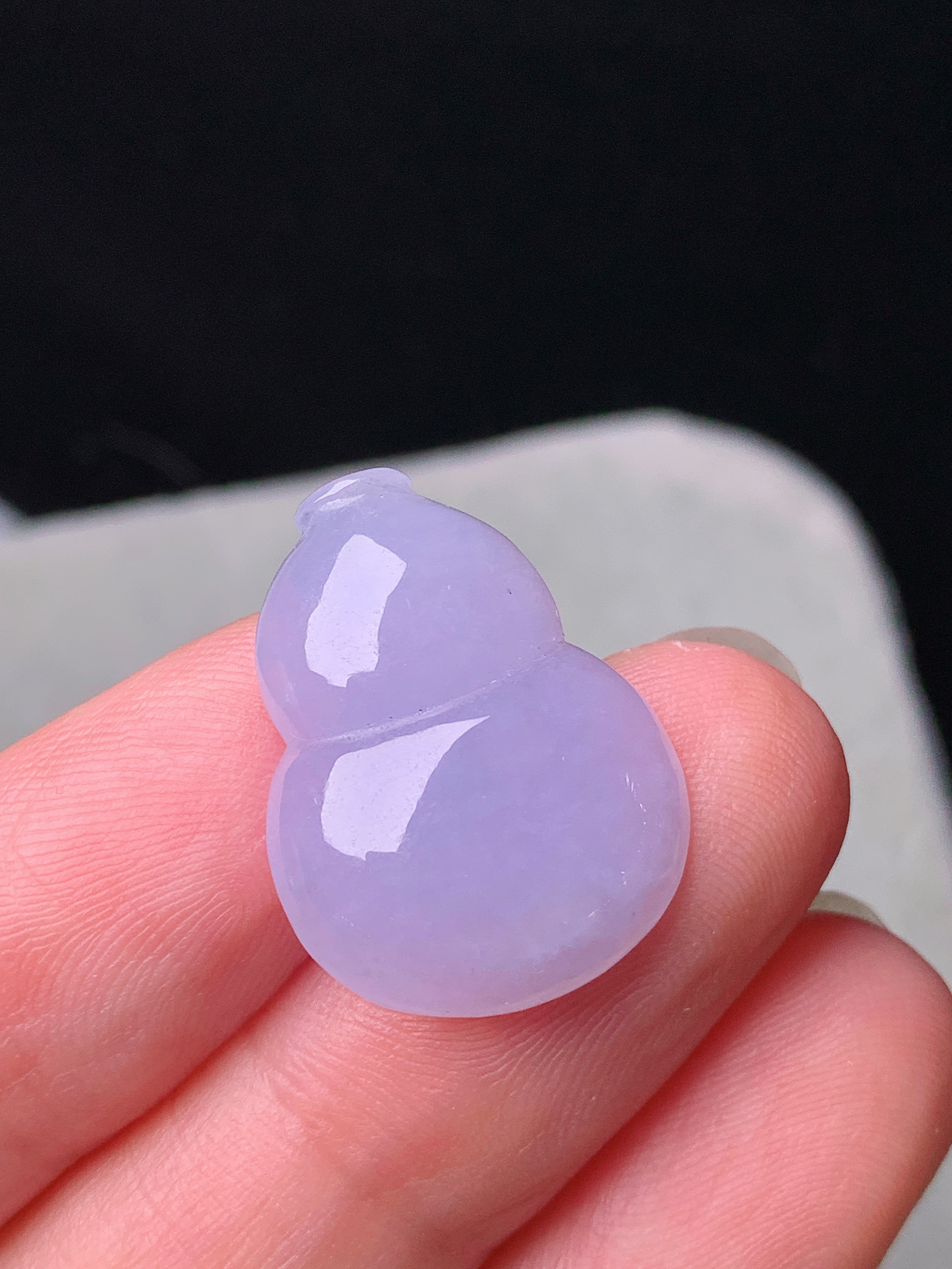 镶嵌款 紫罗兰葫芦吊坠 玉质细腻 色泽艳丽清新 水润亮眼 整体尺寸20.6*15.5*5.2t5