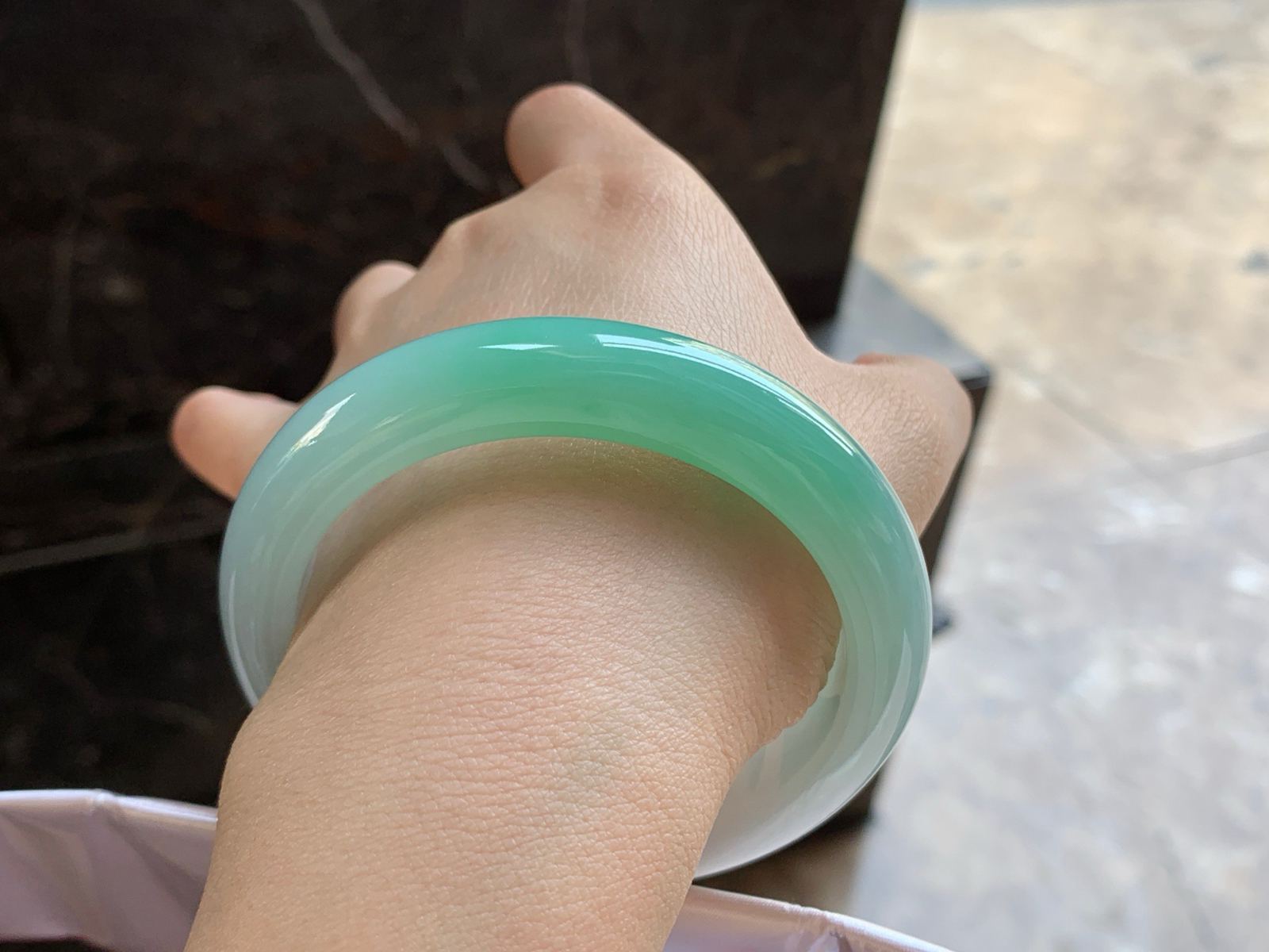 57-12.5-8.9

晴绿手镯^_^鲜艳 玉质温润