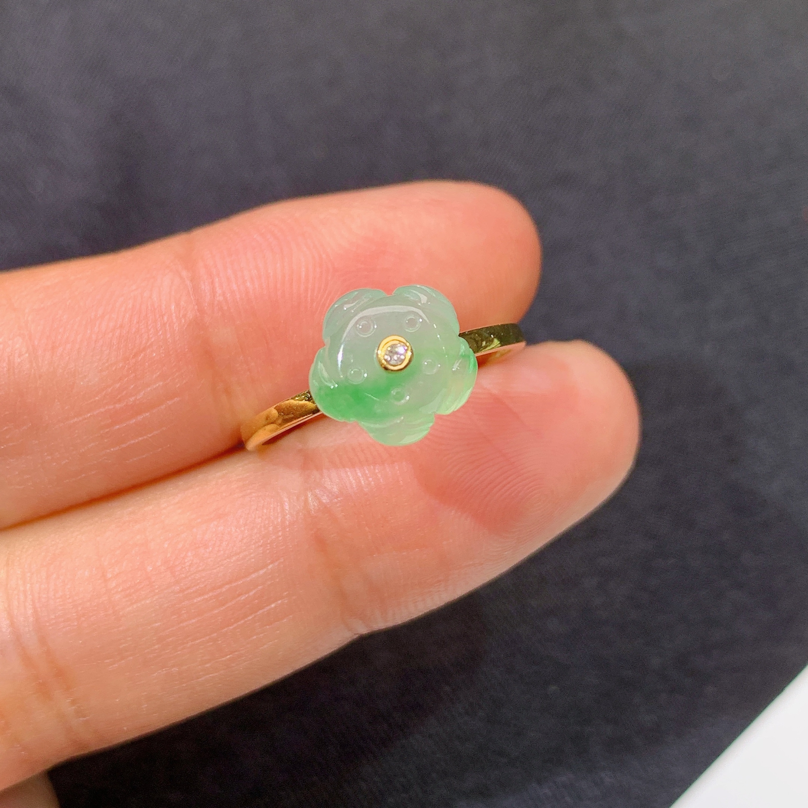 冰飘绿莲蓬戒指，18k金镶嵌，简约时尚，冰润细腻，种水足，Zhu 圈口14 尺寸8.7*4.5