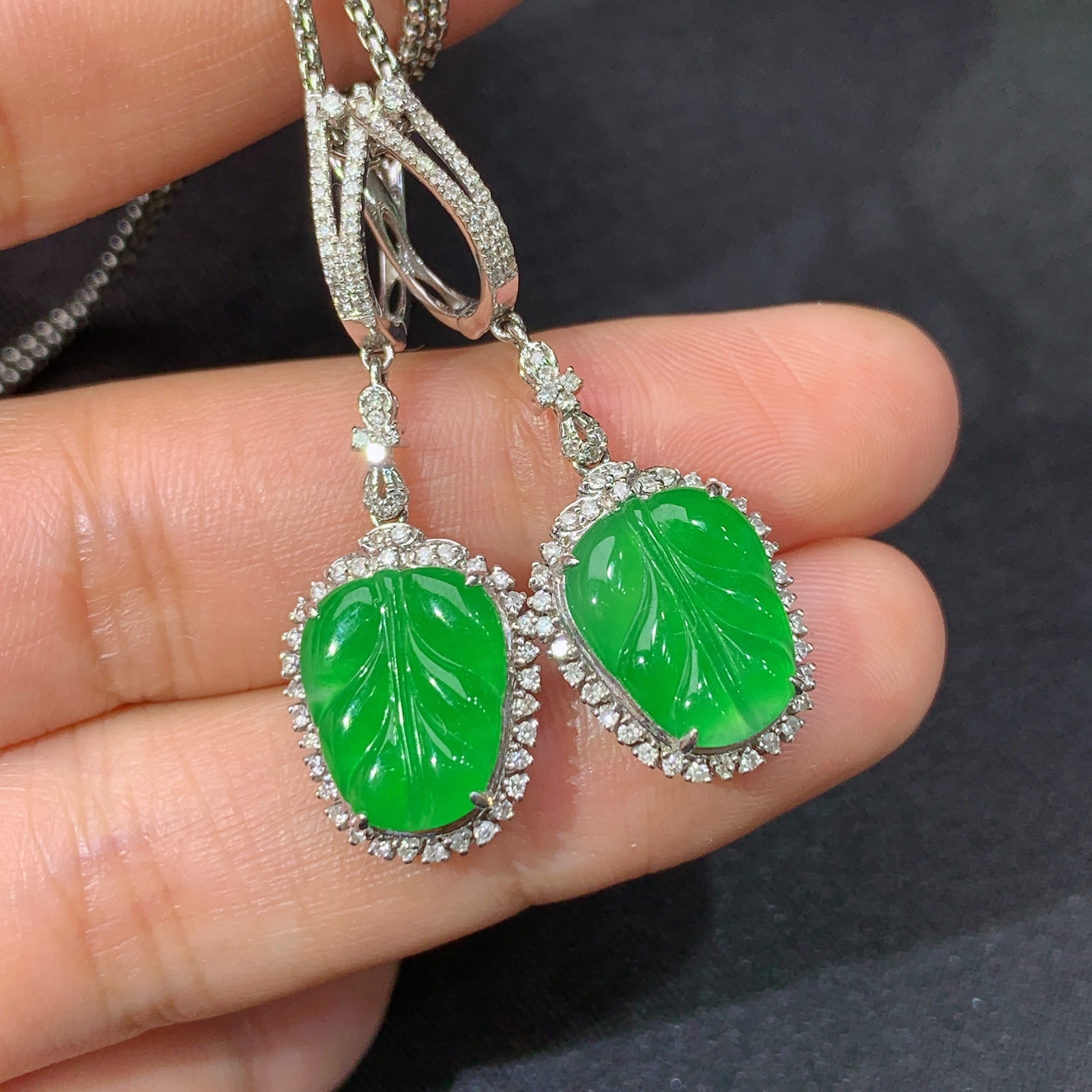 冰阳绿树叶耳坠，18k金镶嵌，款式新颖，冰润色阳，种水足，Dgj 尺寸11.6*8.9*2