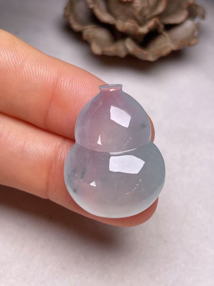 冰种飘花【葫芦】吊坠，种水好，玉质细腻 ，卖相好‘