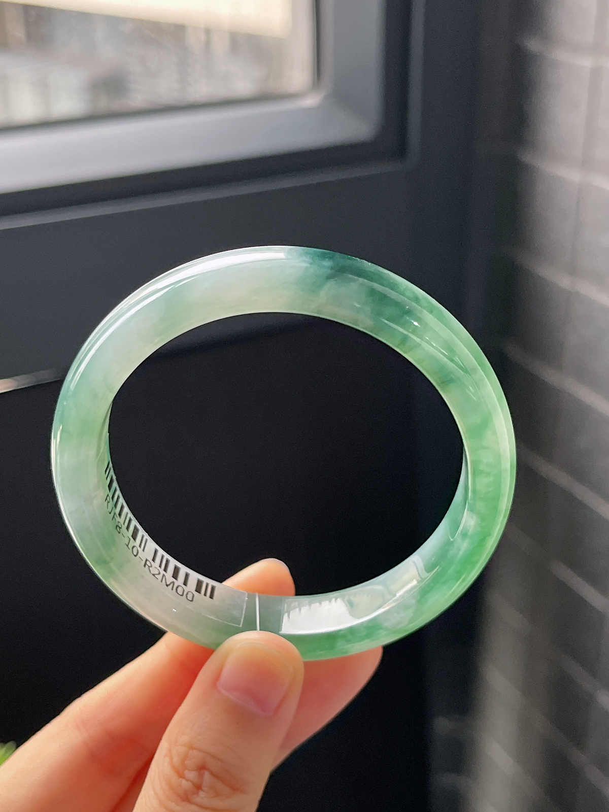 正圈55.8圈口，翡翠冰糯种飘绿手镯