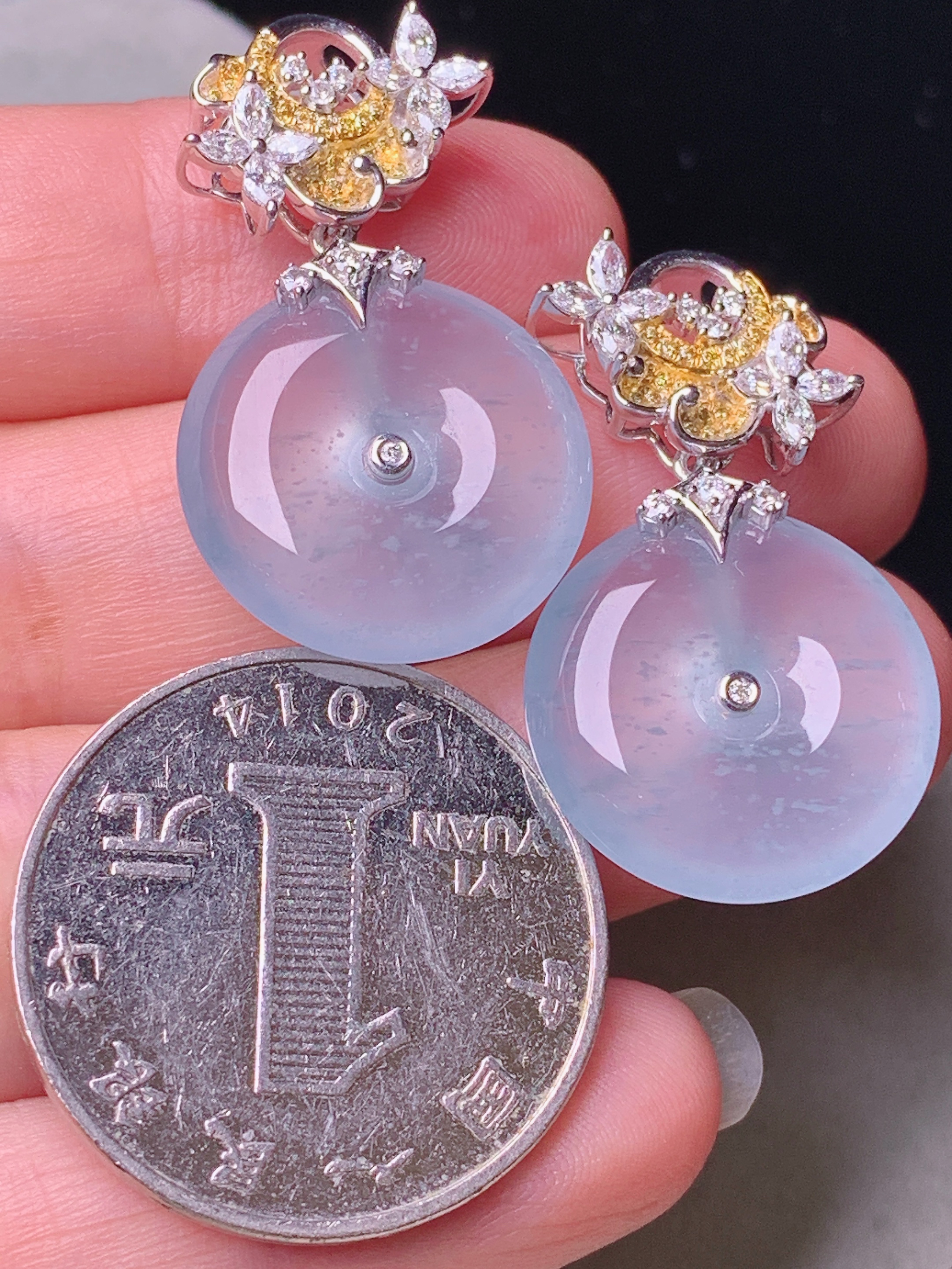 18k金钻镶嵌冰种浅蓝平安扣耳坠吊坠两用款玉质细腻 色泽艳丽清新 水润亮眼 整体尺寸42*18*5.6m5