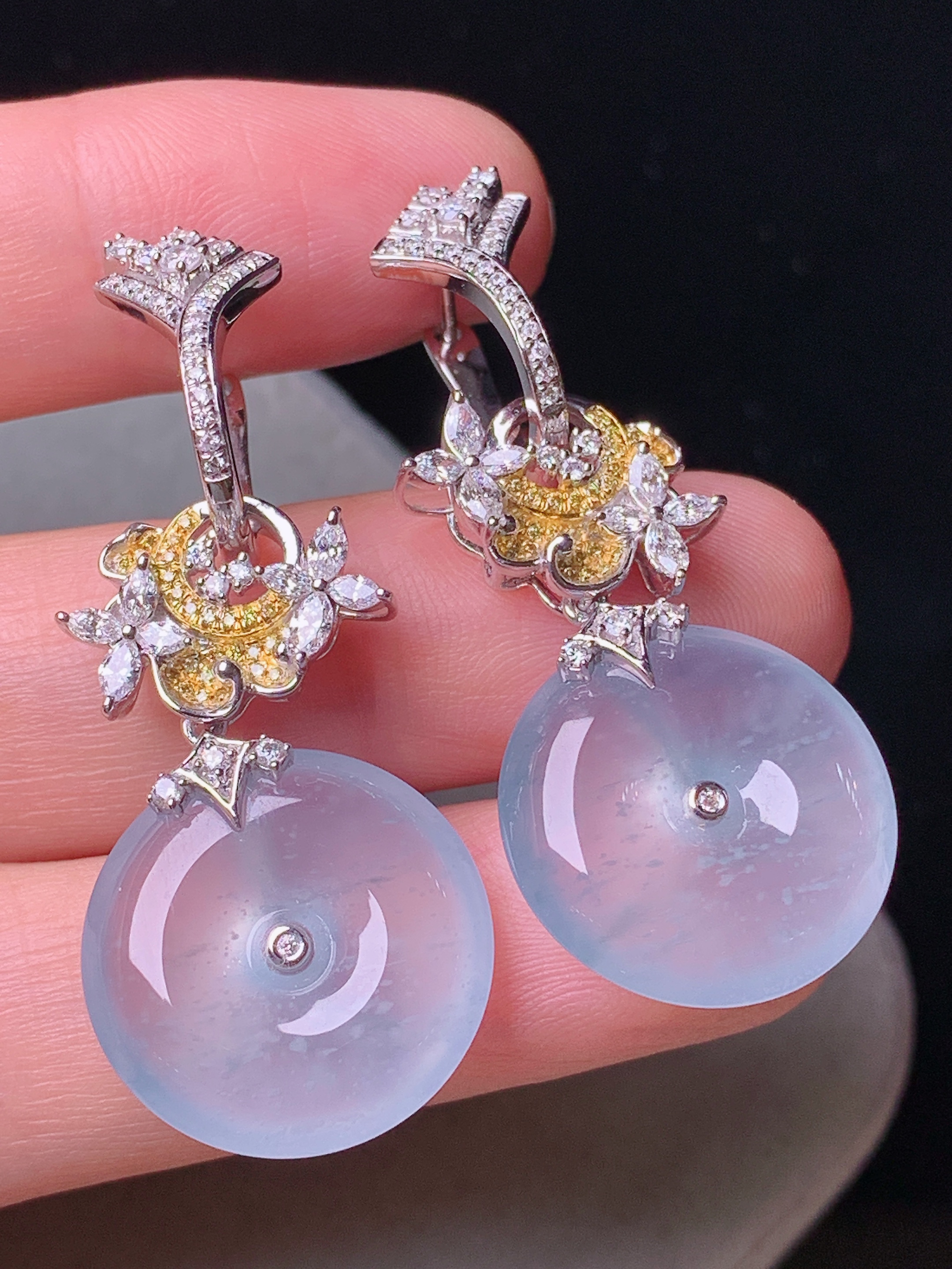 18k金钻镶嵌冰种浅蓝平安扣耳坠吊坠两用款玉质细腻 色泽艳丽清新 水润亮眼 整体尺寸42*18*5.