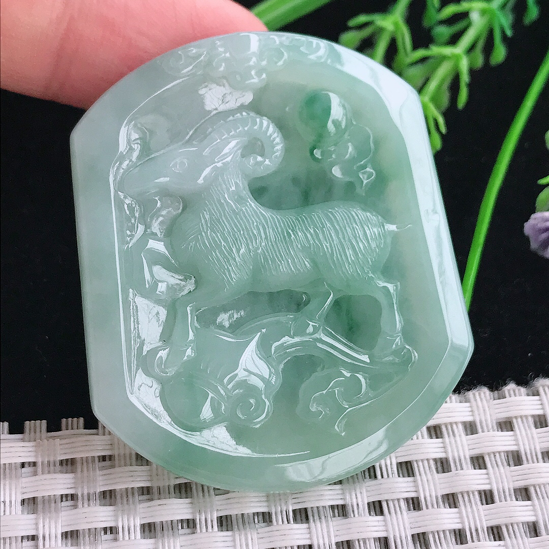 实拍A货翡翠50.5/43/5.6老坑冰润起胶冰晴生肖羊吊坠翡翠玉牌挂件