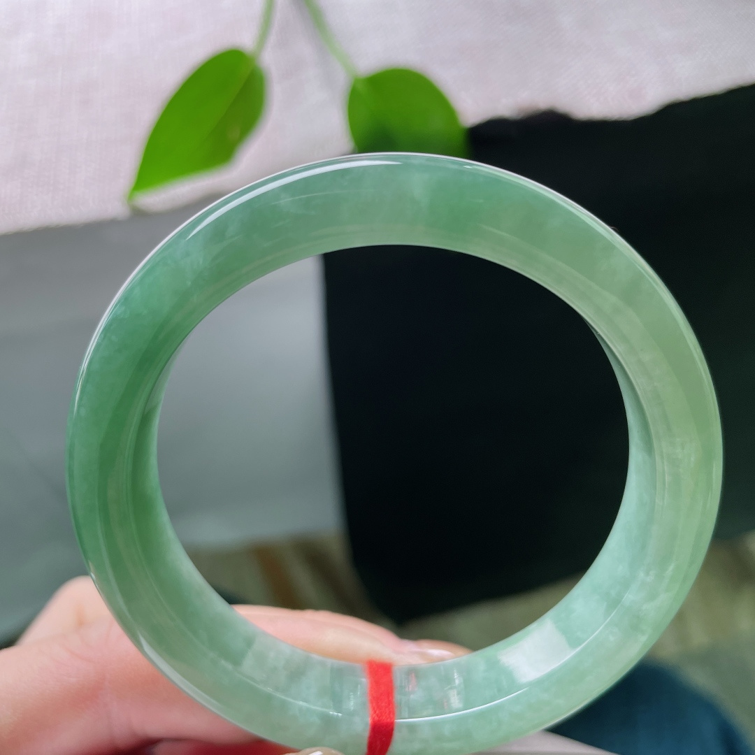 56/12.3/8.1。湖水绿正圈，水头好，是夏日荷塘的风，是雨后竹林的翠。晶体结构，ss50290a