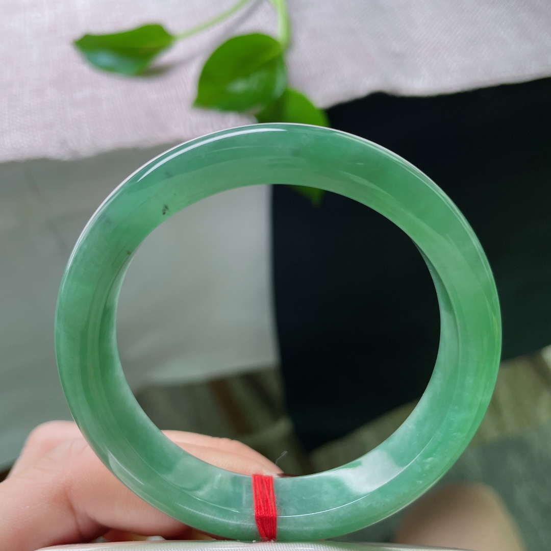 53.6/11.2/7.5，湖水绿正圈，自带清凉、宁静、通透的呼吸感，侧面一点纹不影响，ss50142a