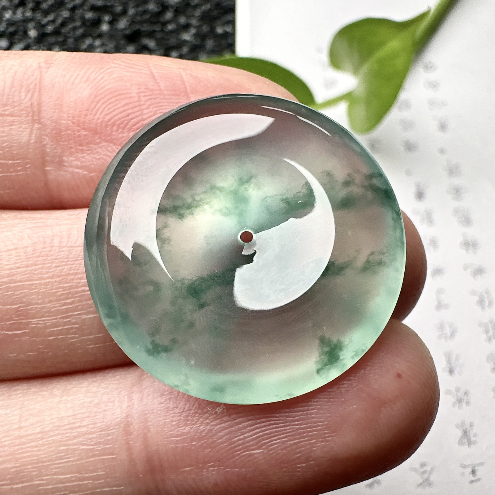 【冰种飘花平安扣】质地非常细腻干净，冰润十足，种老冰透，收藏品质。