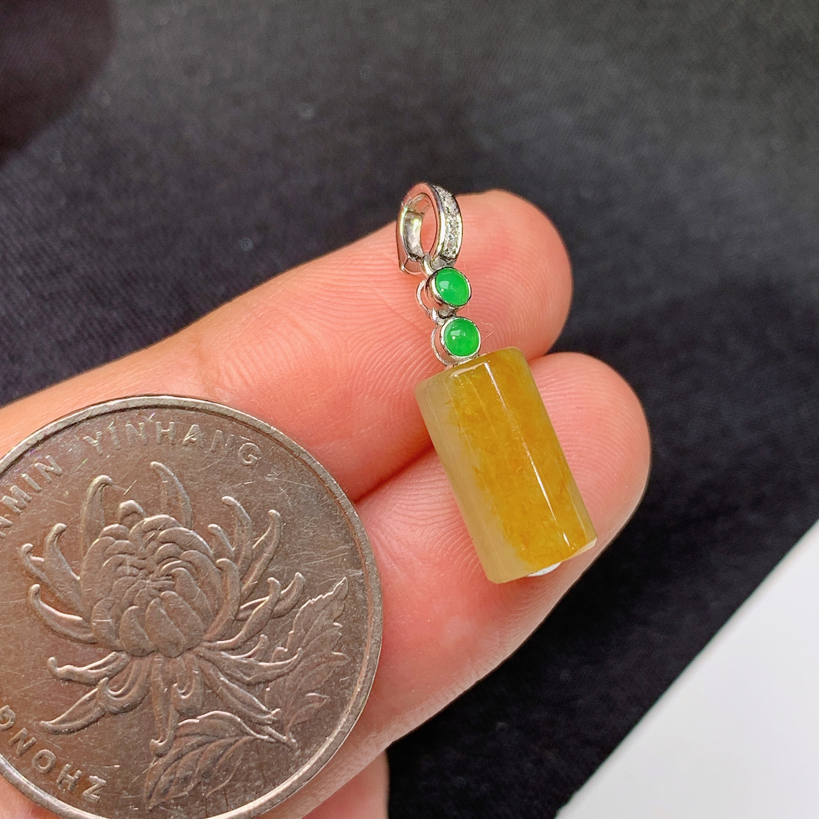 冰黄翡路路通吊坠，18k金镶嵌，冰润鲜艳，种水足，Zha 尺寸11.6*6.3