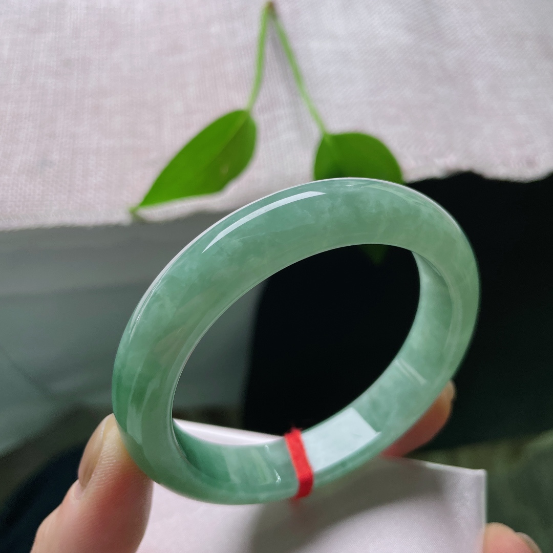 56/12.3/8.1。湖水绿正圈，水头好，是夏日荷塘的风，是雨后竹林的翠。晶体结构，ss50290a