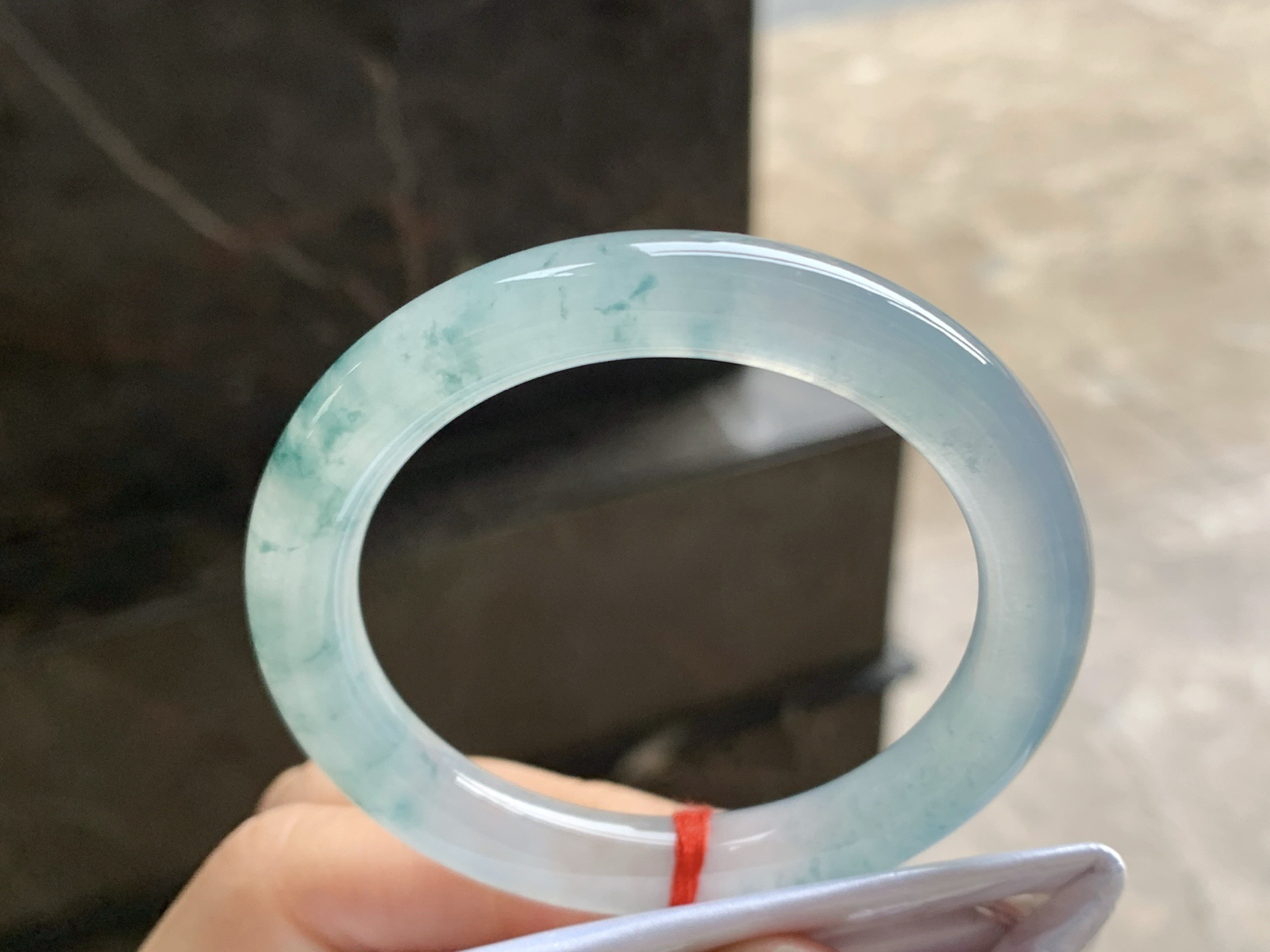 50.5-8.9

冰蓝花圆条手镯^_^冰透