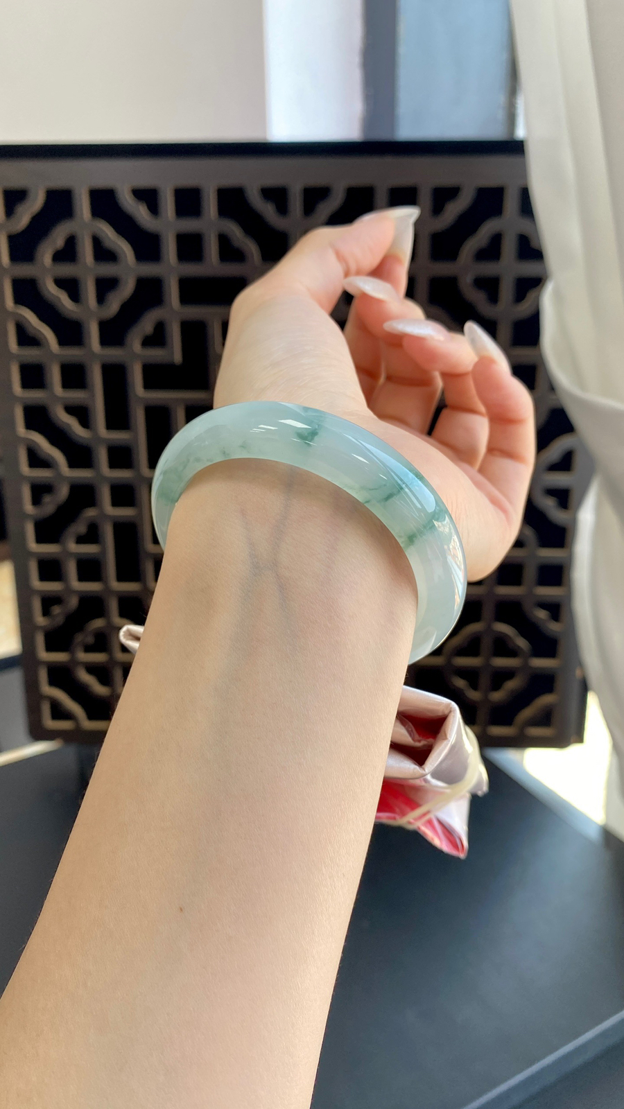 【飘蓝花正圈手镯】
尺寸：54.7-12.8-8.1
自然光无滤镜，原图直出