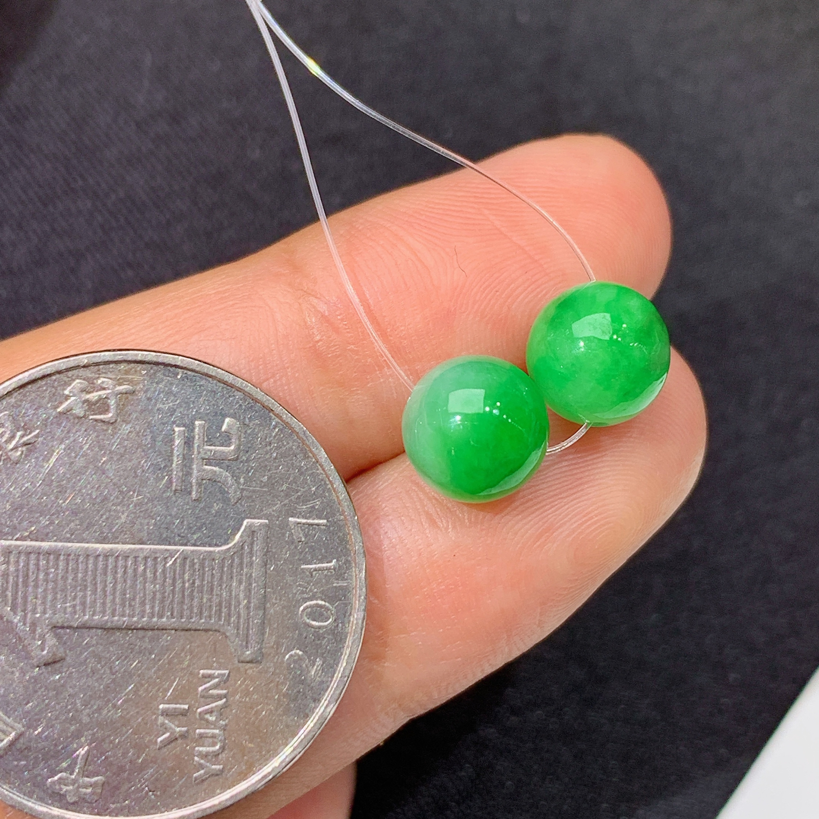 冰飘绿圆珠一对，冰润色阳，玉质细腻，种水足，Xili 尺寸7.6