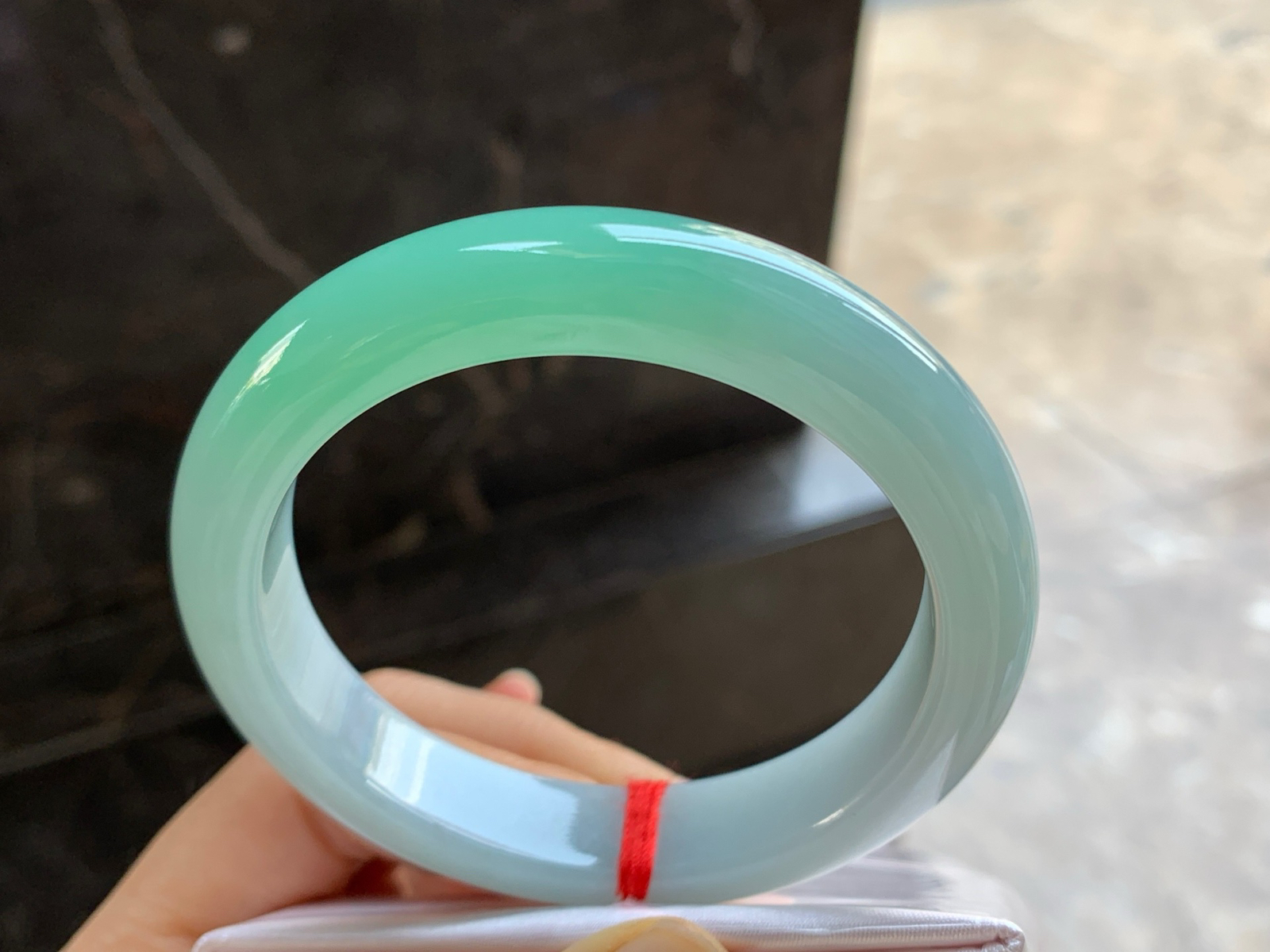 57-12.5-8.9

晴绿手镯^_^鲜艳 玉质温润