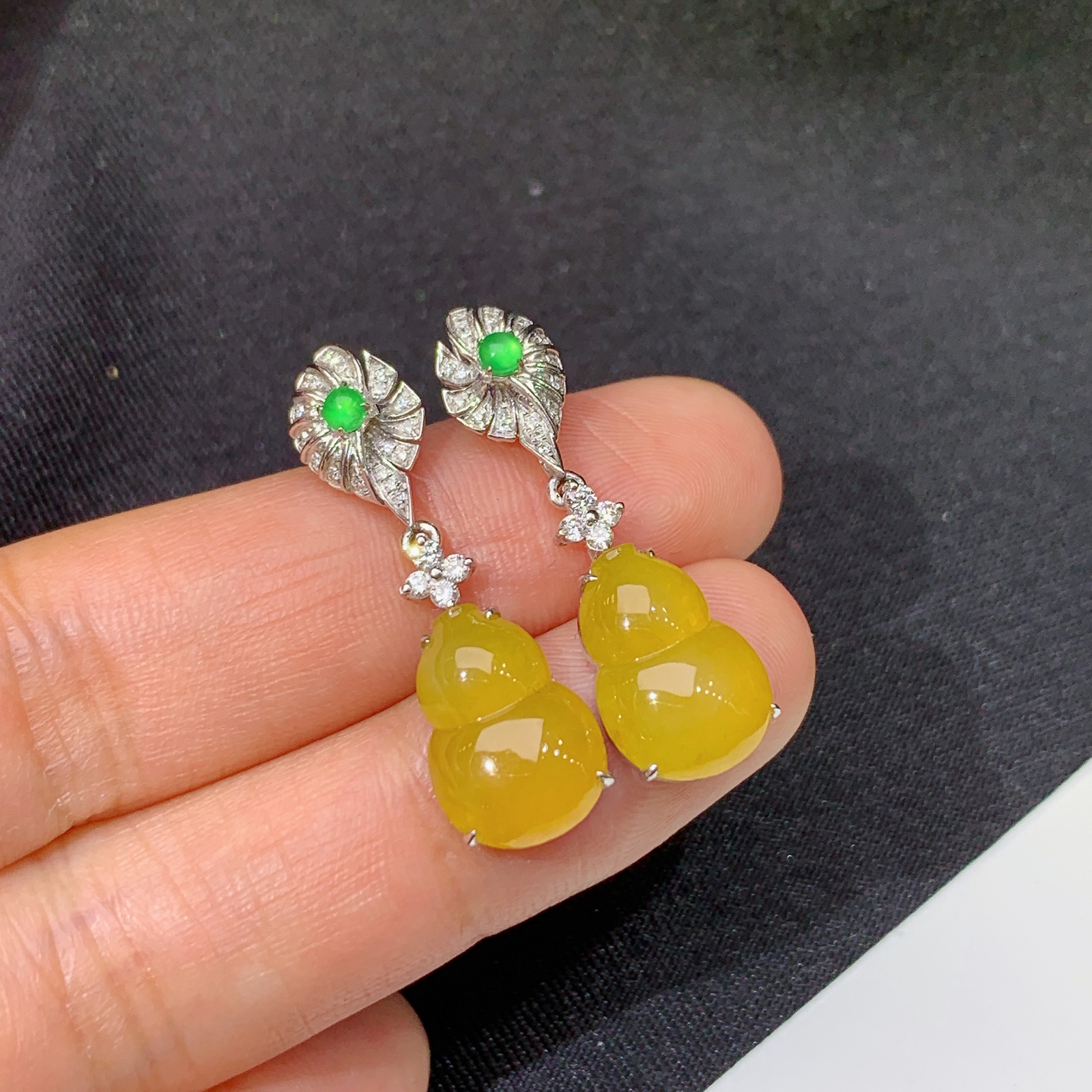 冰黄翡葫芦耳坠，18k金镶嵌，简约时尚，冰润鲜艳，种水足，Jz 尺寸12.3*8.6*3.3